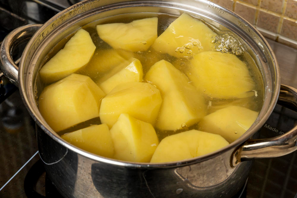 pot-boiling-potatoes-potatoes-are-cooked-boiling-water