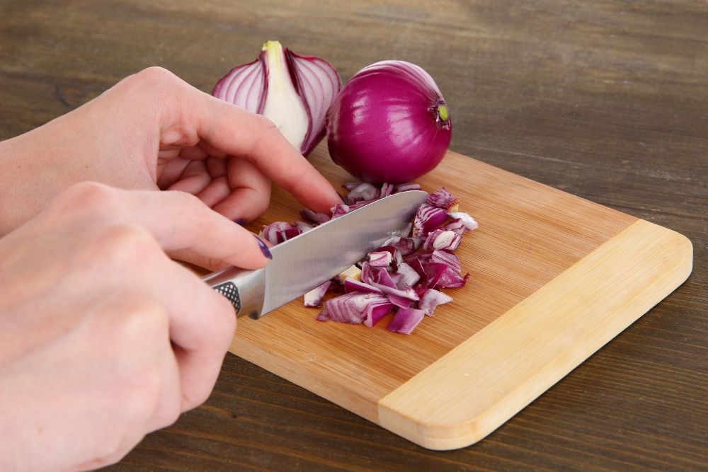 cutting-purple-onion-wooden-background