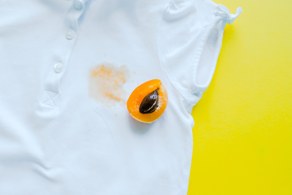stain-from-fruit-tshirt-daily-life-dirty-stain-wash-clean-concept