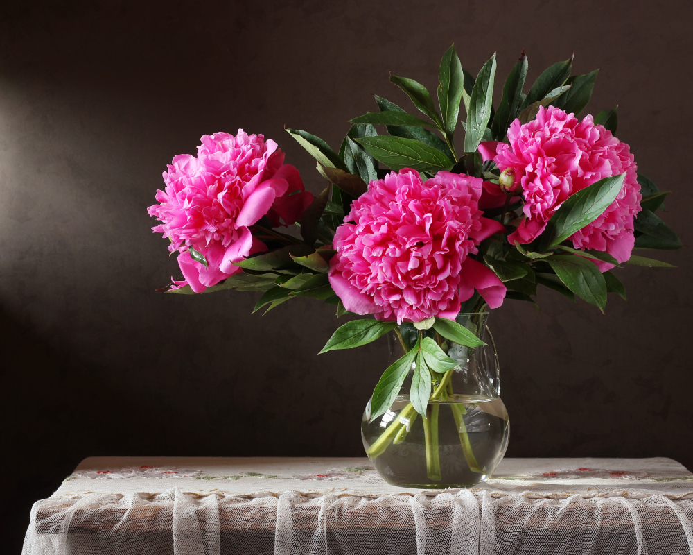 peonies-bouquet-flowers-vase-table-with-tablecloth