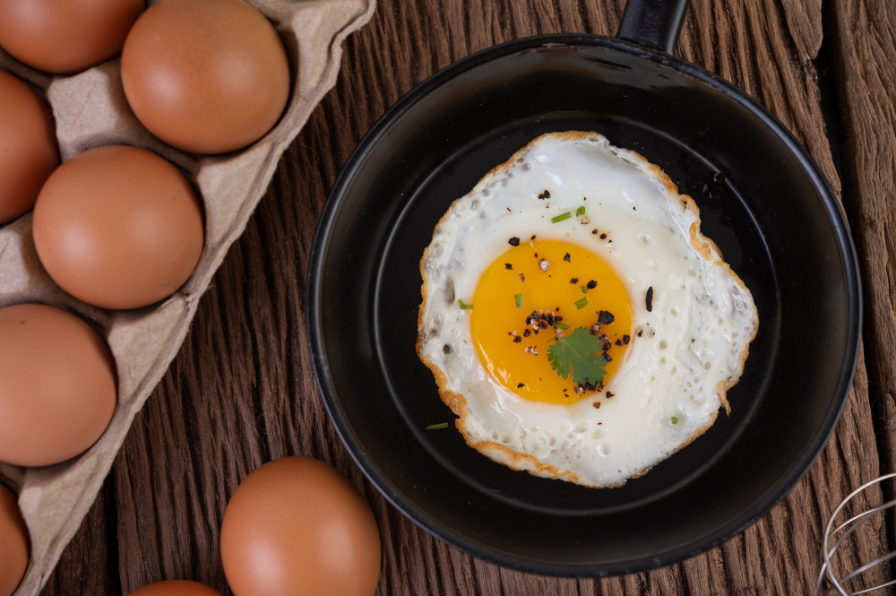 fried-eggs-frying-pan-raw-eggs-organic-food-good-health-high-protein