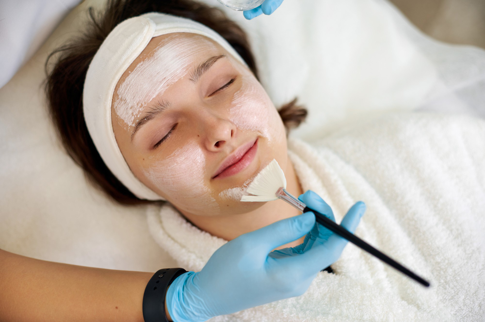 Closeup Beautiful Brunette Woman Enjoying Applying Cosmetic Facial Mask With Closed Eyes Beauty Treatment Skincare